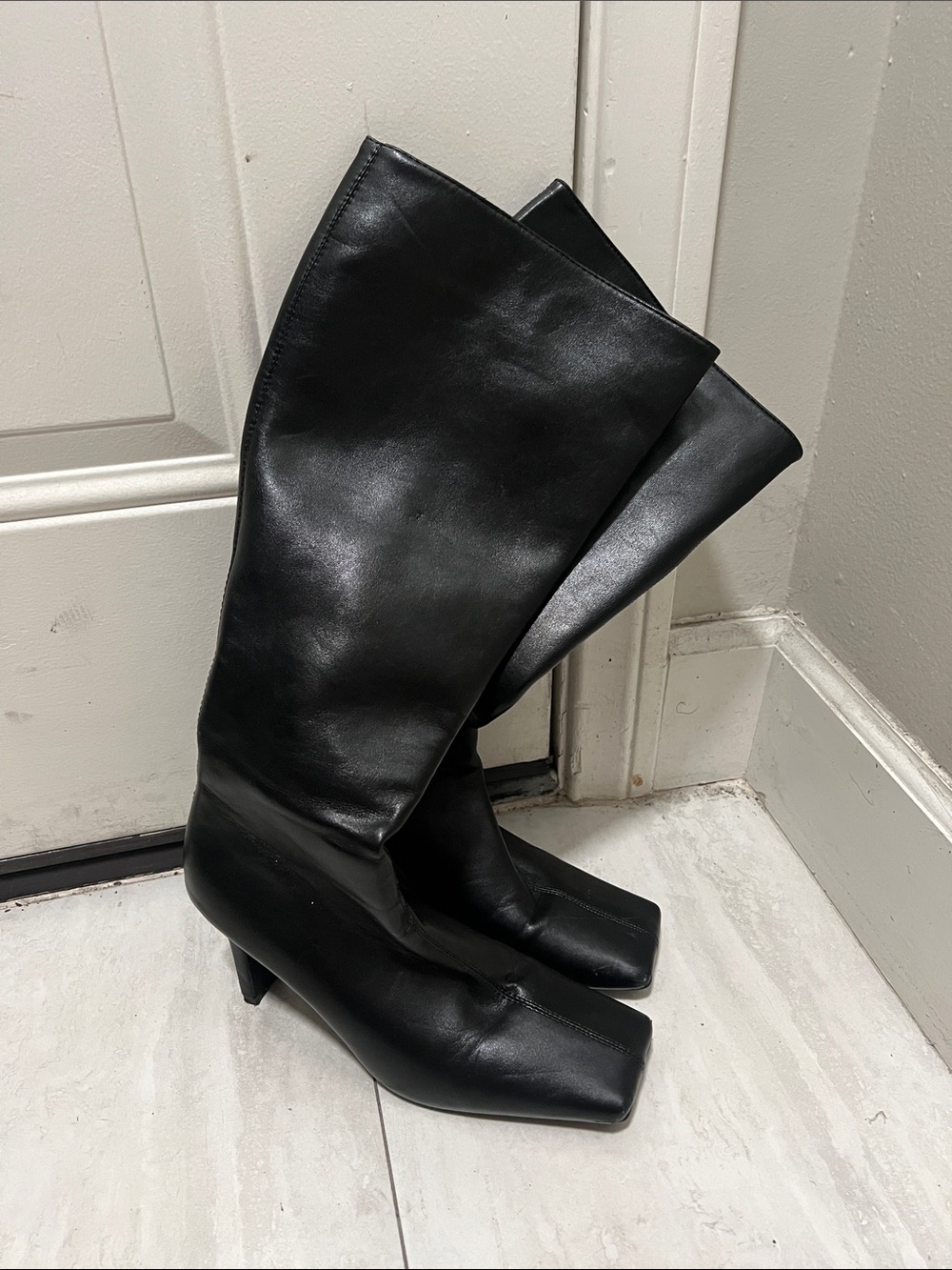 Black Leather Knee-High Square-Toe Heeled Boots